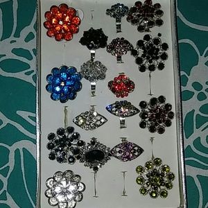 Gorgeous ring .bran new .bundle of 17 rings